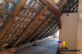 Dom z budynkami gospodarczymi- Karczówka